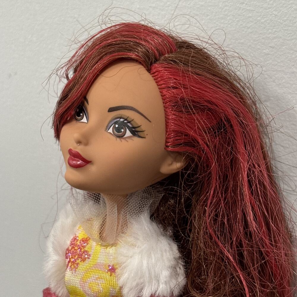 Ever After High Epic Winter Rosabella Beauty Doll - Picture 3 of 8